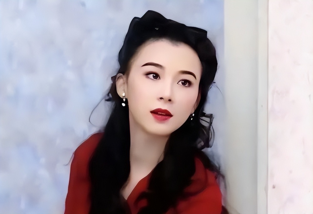 也能看出,年轻时萧蔷的确是"持靓行凶""