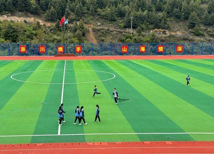 康定市第二中学2022年6月,由宁波大学第一附属医院,奉化区人民医院