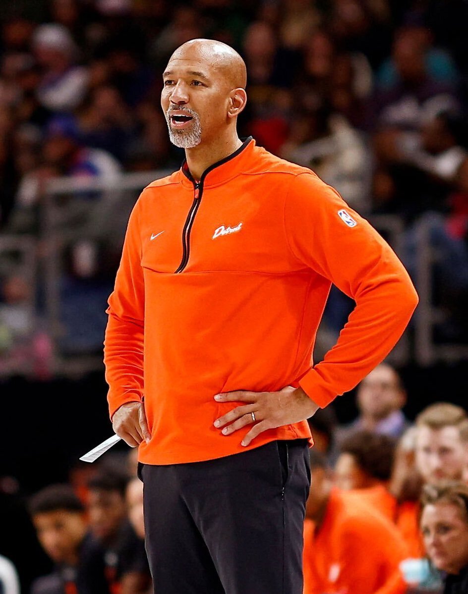 活塞27连败引热议名记怒批蒙帅最后38秒昏招球迷不离不弃一幕暖心