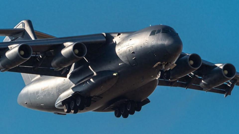 歼21直21悄然问世国产隐身轰炸机其实叫轰21