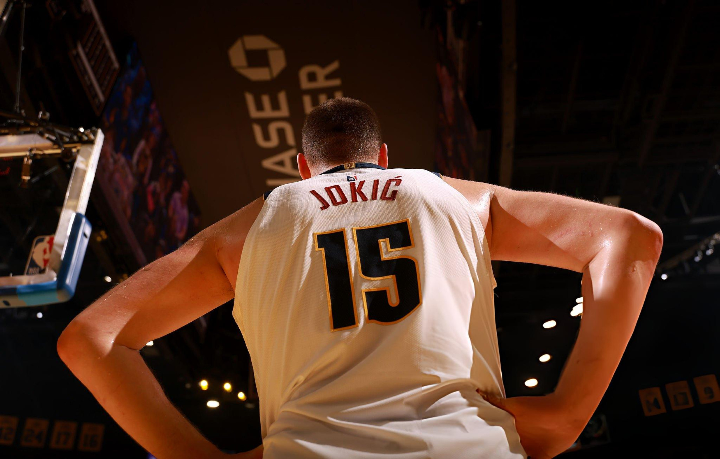 殘陣勇士末節20-2大爆冷！約基奇空砍35+20+12 創生涯第185次三雙 - 