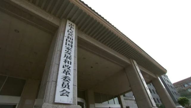 郑栅洁主持召开民营企业座谈会，围绕优化发展环境等听取意见建议