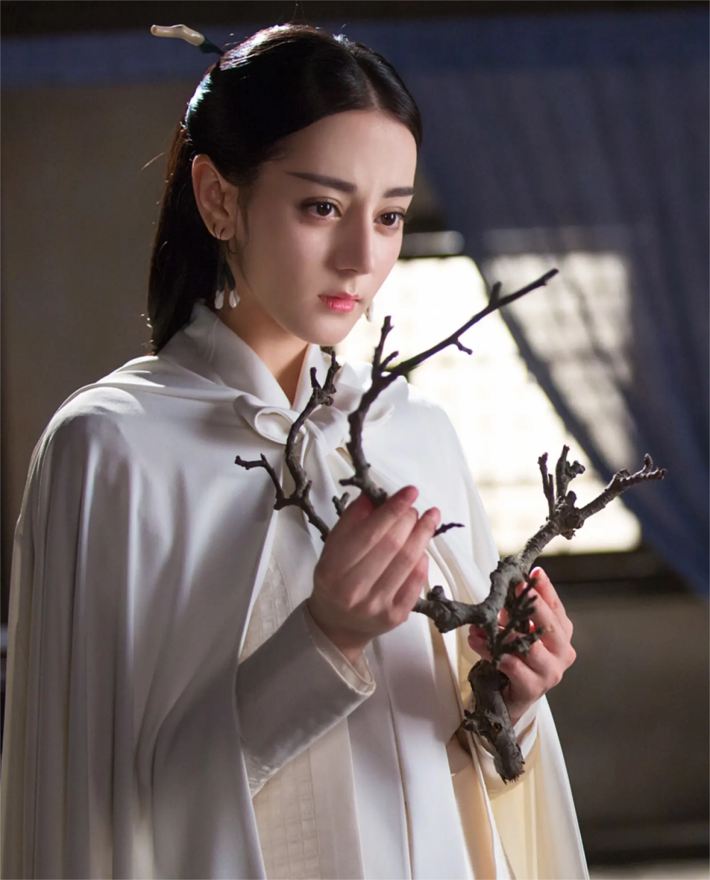 《如初》这首歌是张碧晨为电视剧《与凤行》演唱的主题曲,以其独特的