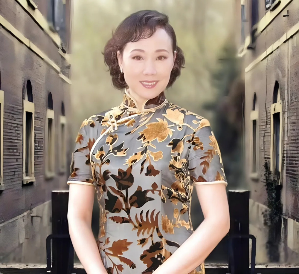 康群智:演恶婆婆被骂,嫁给小男人,生下帅儿子,年近七十很幸福