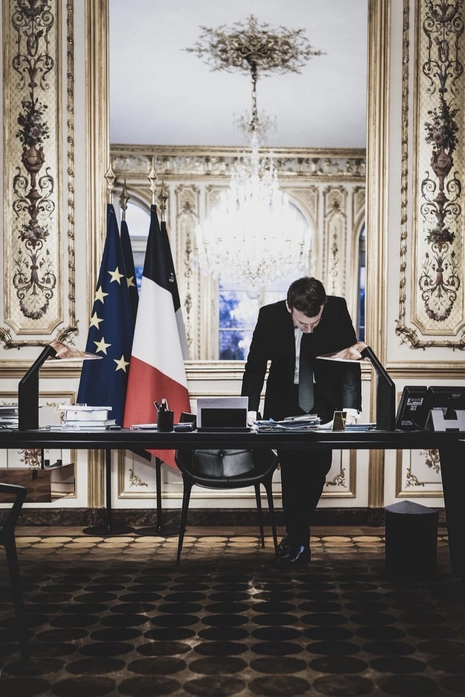 马克龙访华下飞机大片,是这位法国女摄影师拍的!