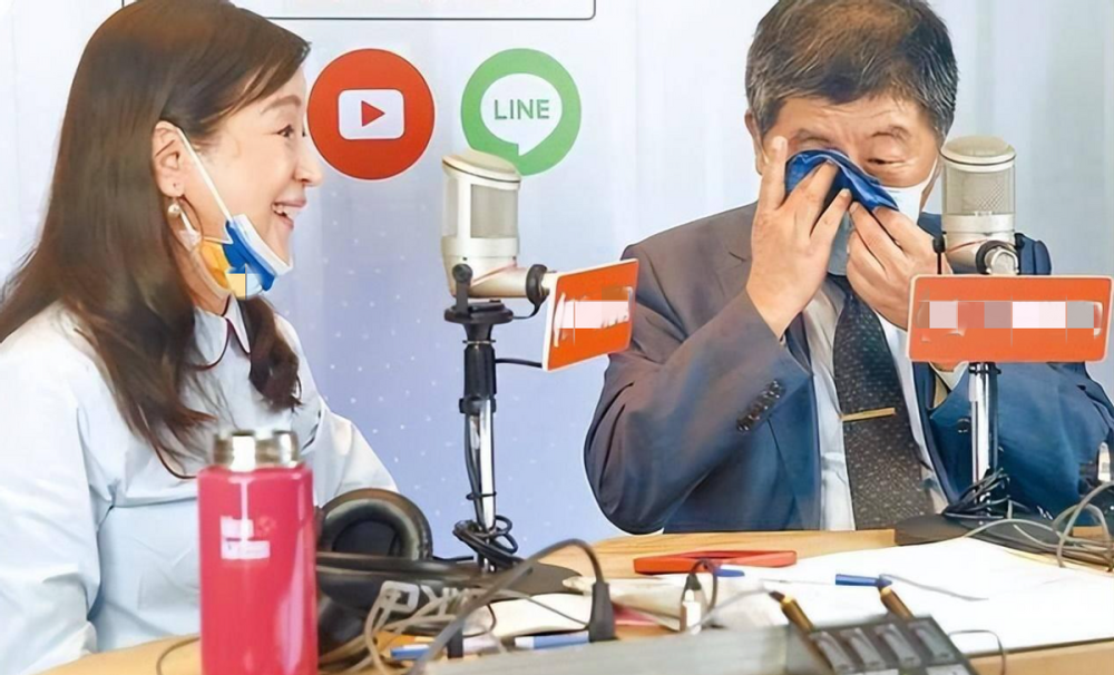 躲衣柜偷听情人情敌对话,细数周玉蔻奇葩经历,民进党栽她手里了