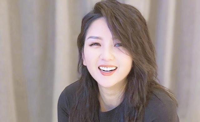 何洁凭什么能加入浪姐5过气也要找存在感