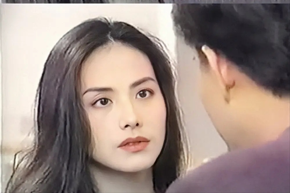 女演员的刘玉婷,更比不上曾经饰演过邀月宫主的于莉和大美人蔡少芬