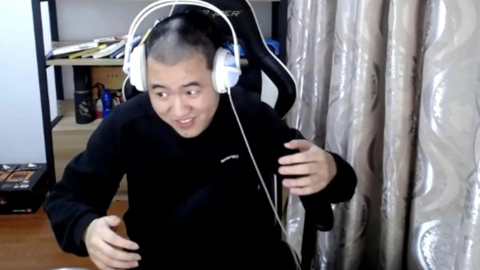 lol主播霸哥开挂被锤?