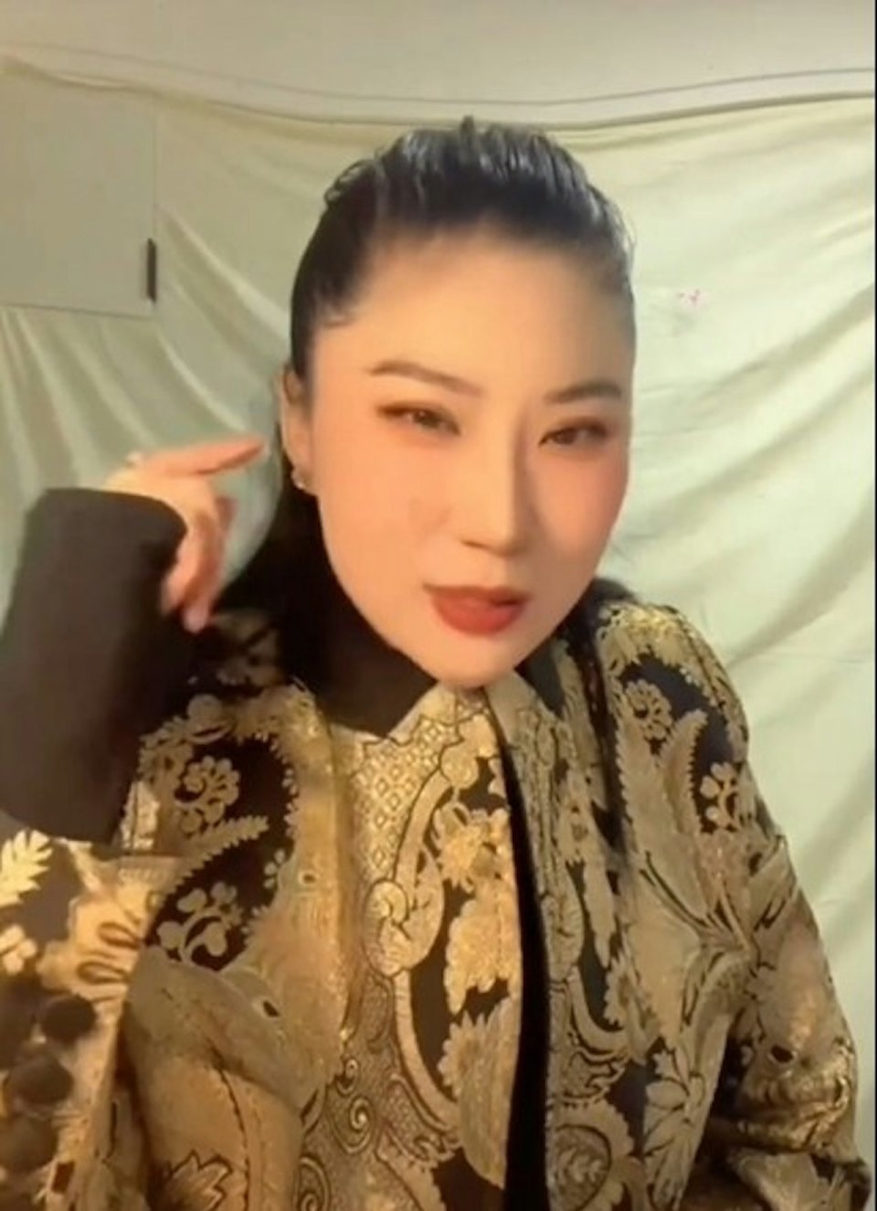 谢贤小49岁前女友谈谢霆锋，称不如谢贤有型，结婚时没给自己敬茶_腾讯新闻