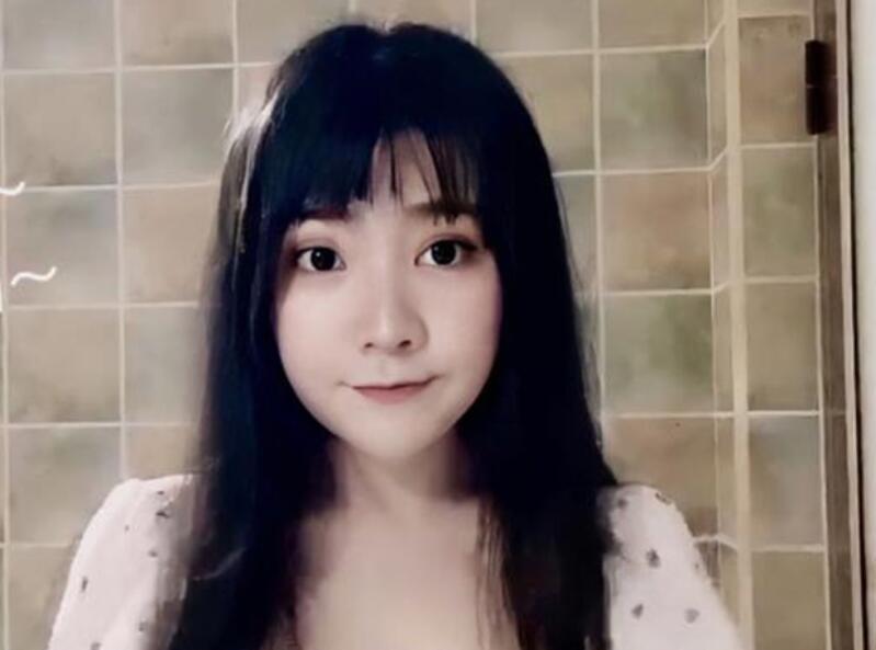 小团团成功复播戴着口罩声音一模一样新账号粉丝数量暴涨