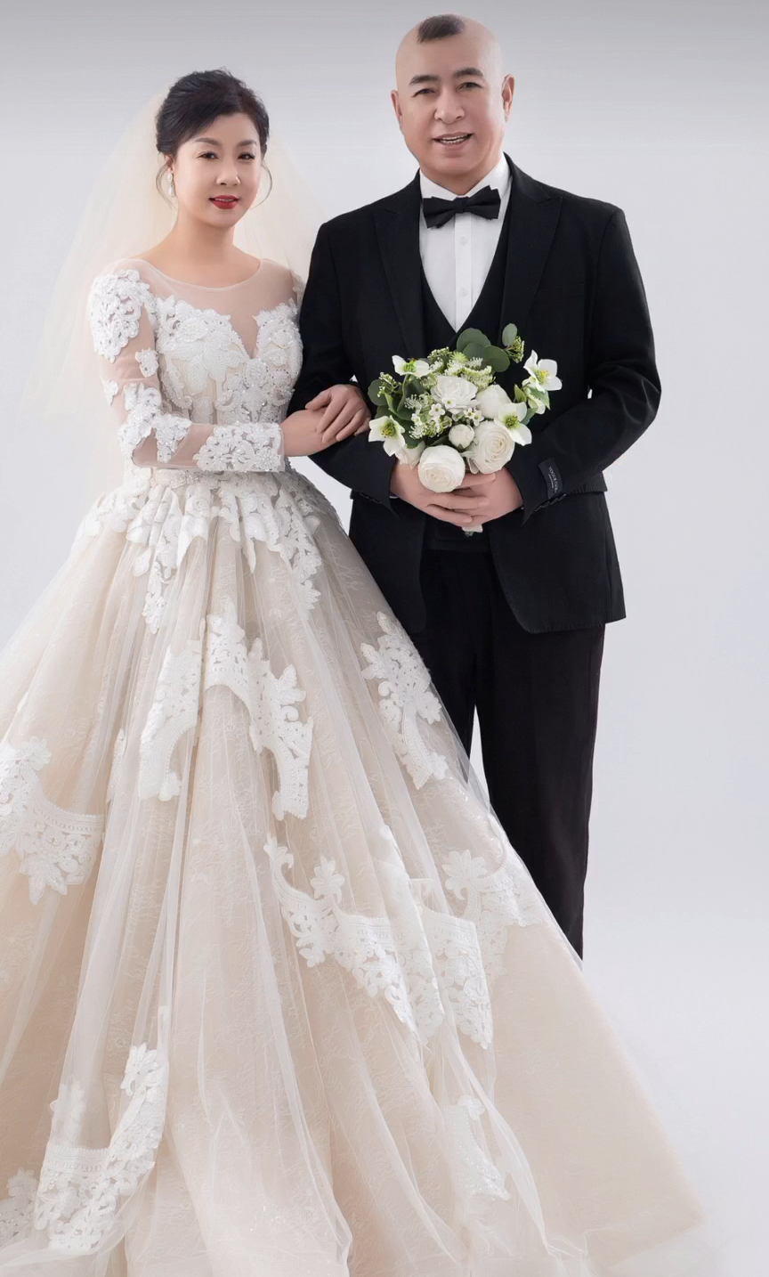 赵本山师弟,66岁《乡村爱情》演员唐军大婚,新娘年轻貌美_腾讯新闻