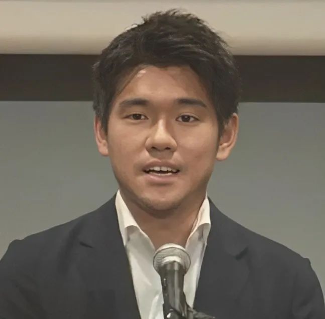 日本首相炒了儿子