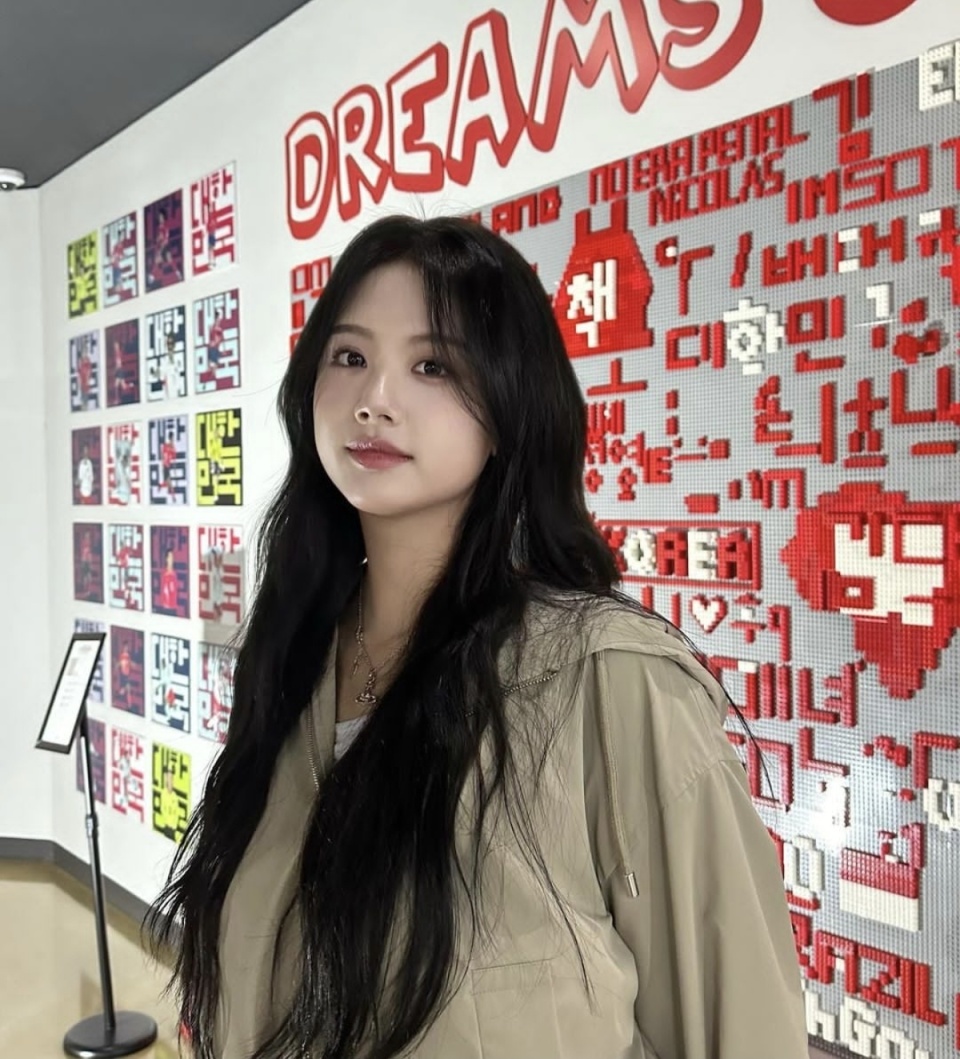 李东国女儿成熟外貌引关注,在诗的时尚穿搭,尽显休闲风