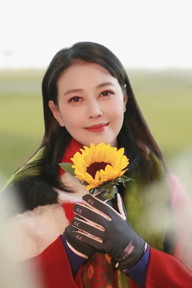 悲痛周海媚去世助理发文暗藏内幕她无儿无女刚过完57岁生日