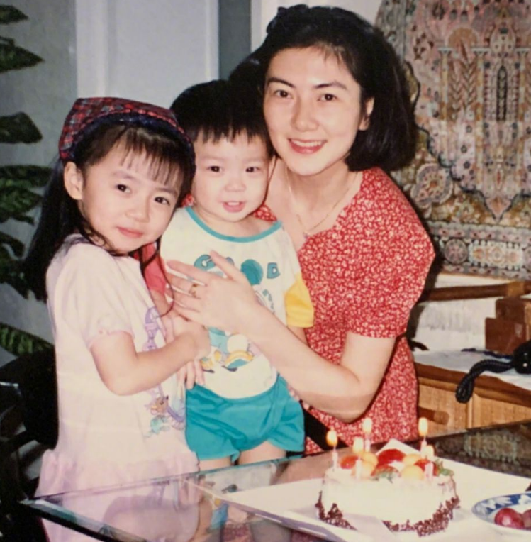 据悉,程晓玥老公名为李恒,父亲是上市医药公司大boss,由此说来,李恒