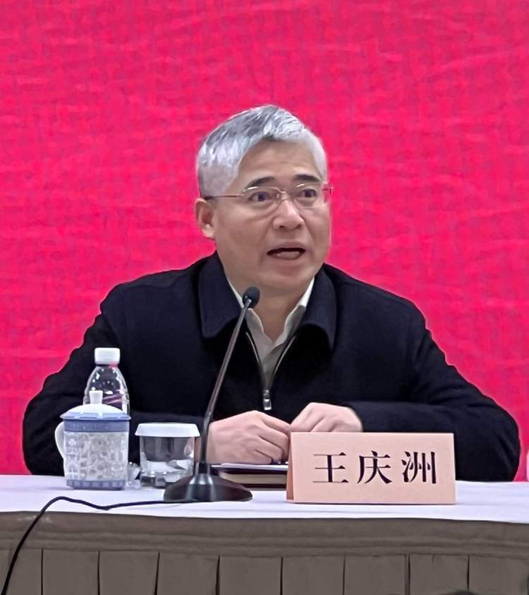 上海市委组织部副部长,老干部局局长王庆洲致辞.
