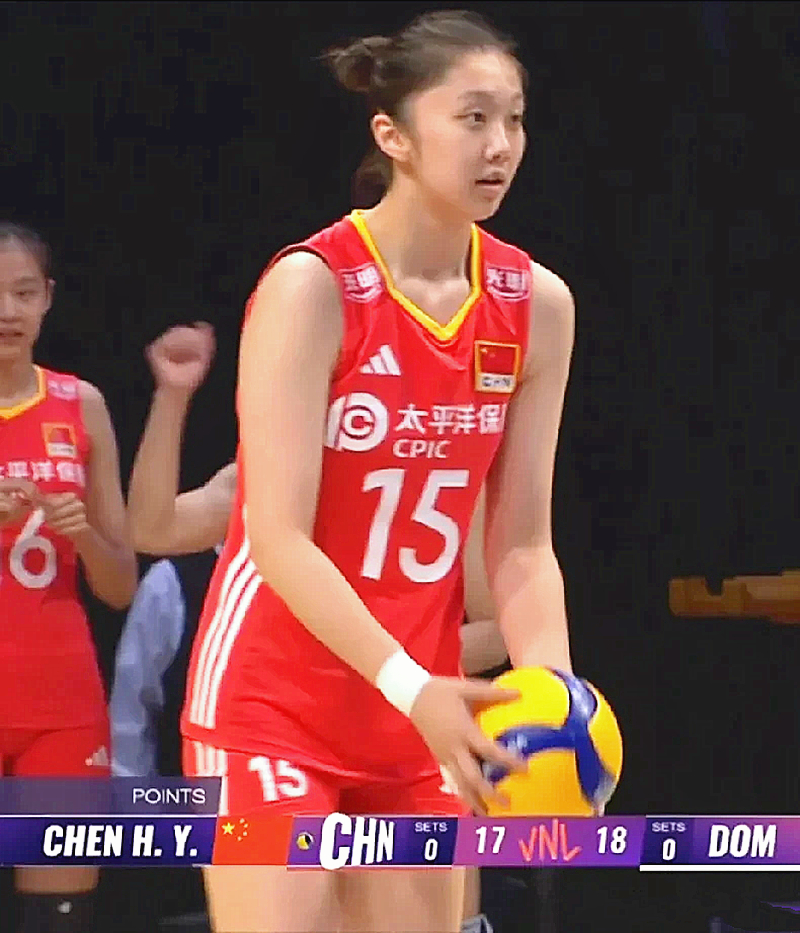 中国女排逆转强敌！5人立功，吴梦洁火力全开，19岁小将成为奇兵