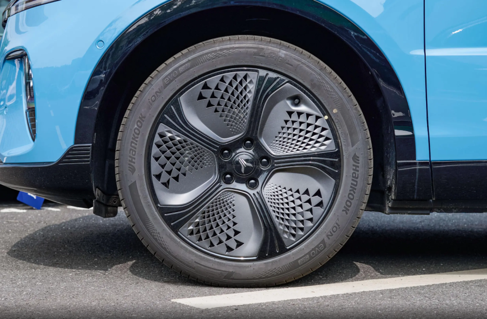 门槛20万内有诚意，2.9米轴距中型SUV，智慧制动有新花样_腾讯新闻