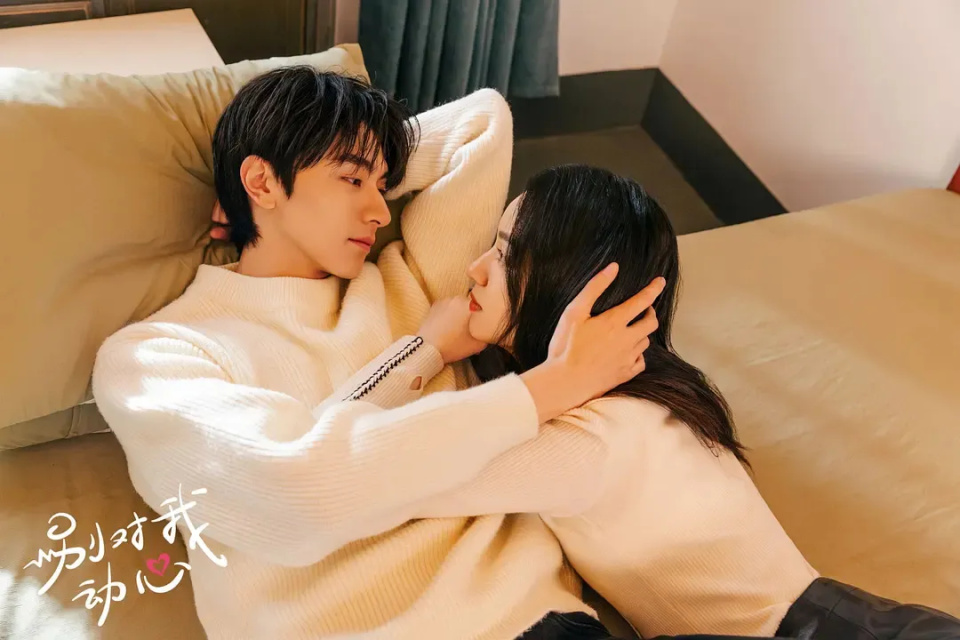 林一比周也小1岁,身高183cm和周也有着般配的身高差.