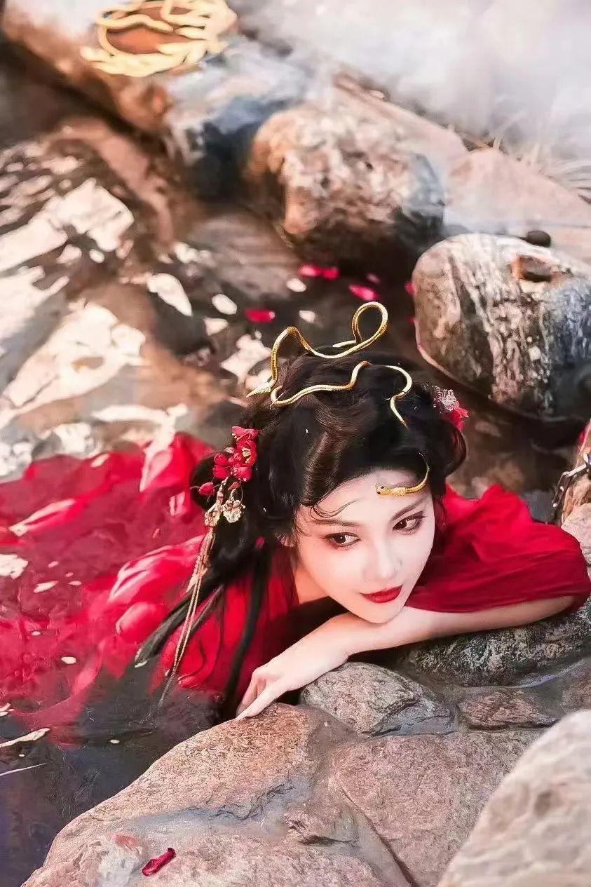与凤行:金娘子的妖媚与风情,直追张曼玉的青蛇!女演员也该火了