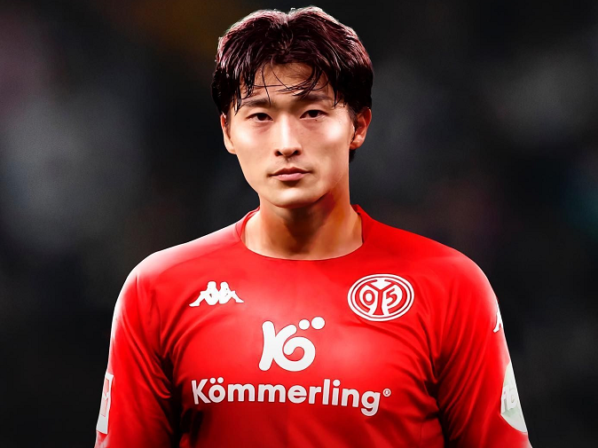 翻倍欧美多队抢韩国锋霸颜值高实力强获赞下一个孙兴慜