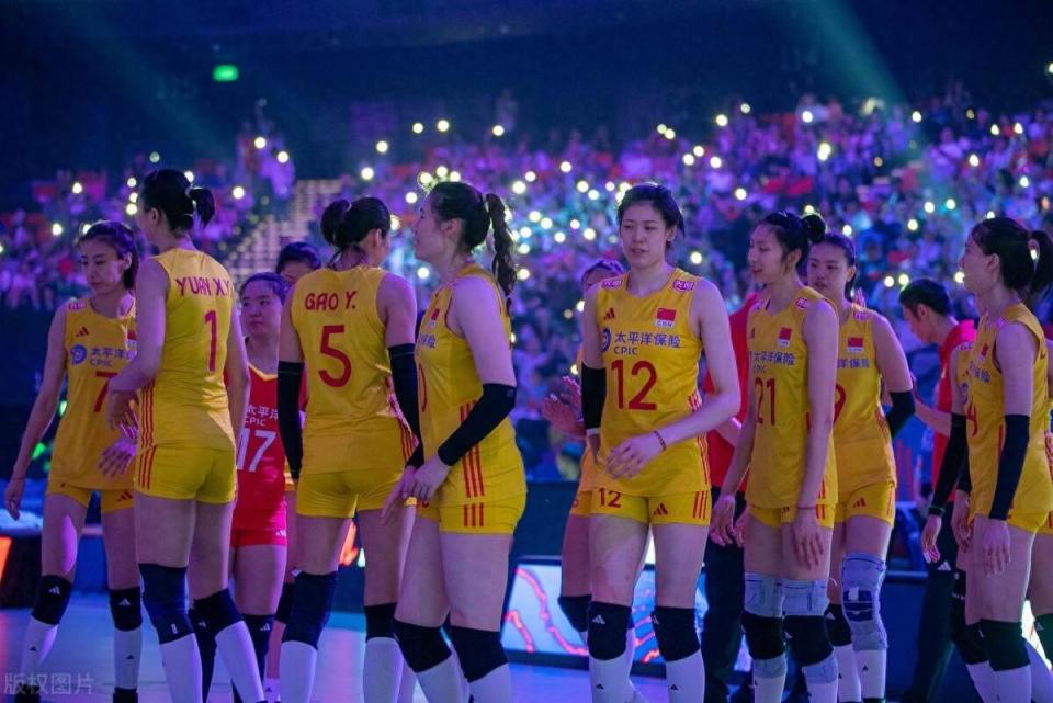 中国女排将决战保加利亚,朱婷或首发保门票,蔡斌为自己正名