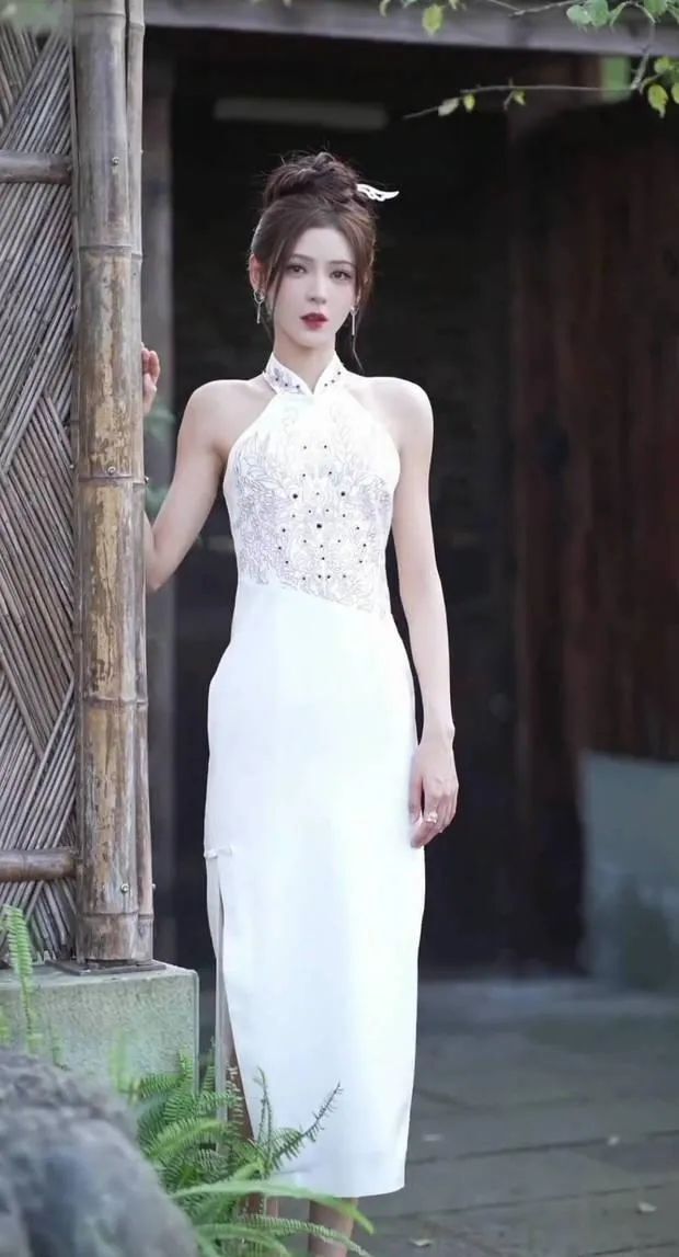 张予曦化身江南烟雨美人撑伞漫步腰肢纤细太迷人