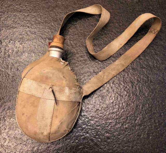 水壶,多数都是国内生产的"国造"式,原本仿制德国的m1931式水壶而来,瓶