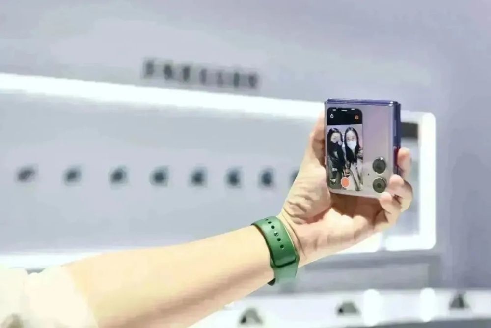 不要低估折叠屏的想象力