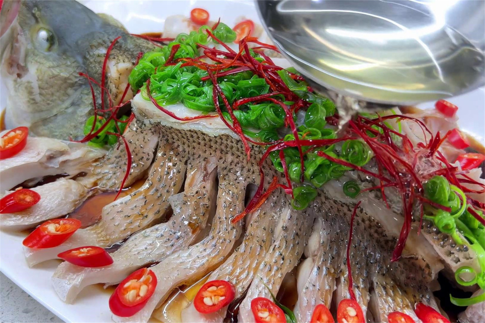 龙年年夜饭,"开屏鲈鱼"记得端上桌,寓意年年有余,吉祥如意_腾讯新闻