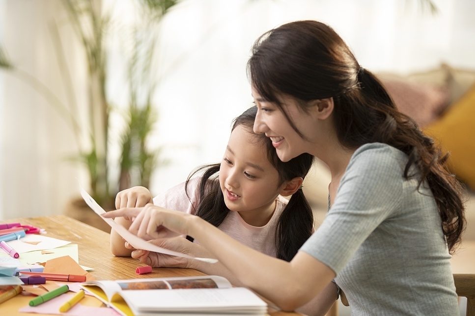 养育孩子的最大危机:父母过度焦虑,孩子躺平摆烂,不知何去何从