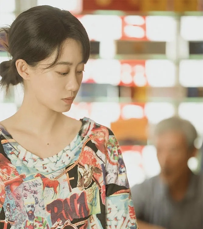 《热辣滚烫》:同样演"贾玲"妹妹,杨紫,张小斐却演出不