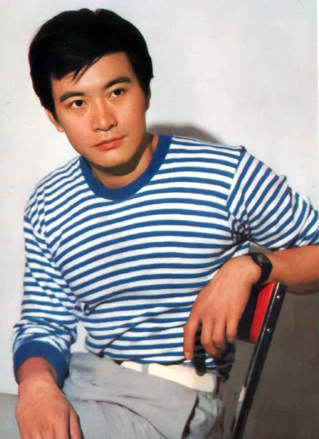 80年代最红帅演员外出拍戏,妻子遇害如今他与女儿怎样