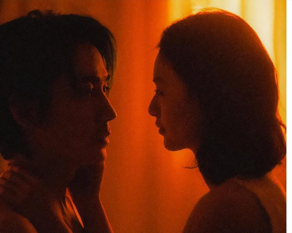 答案就是:不为情所困,但始终保持