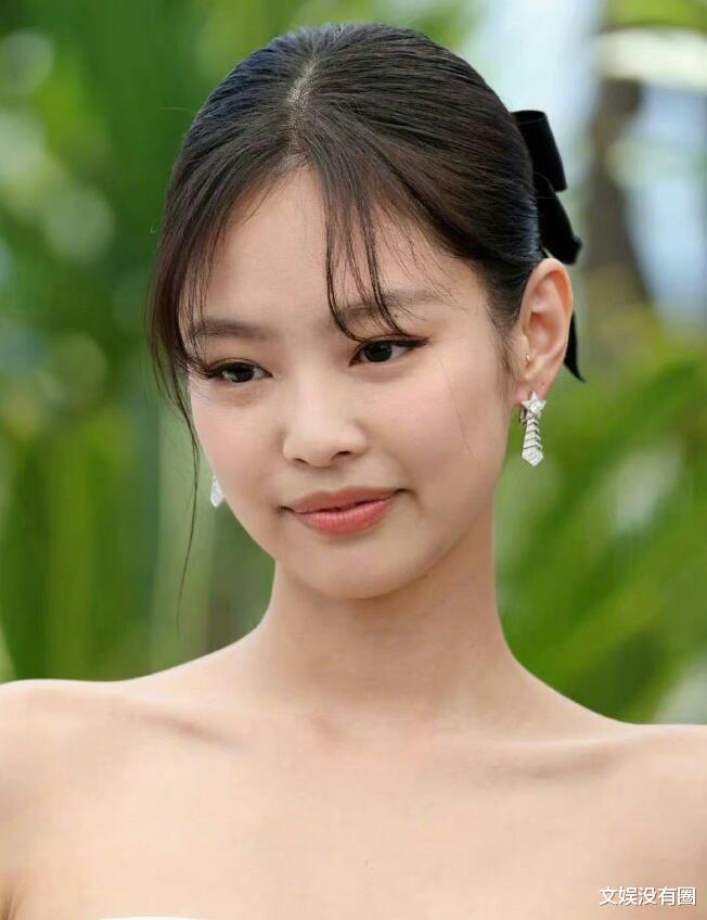 并表示jennie一共有5次中途离场的经验,分别是加拿大,香港,哥本哈根