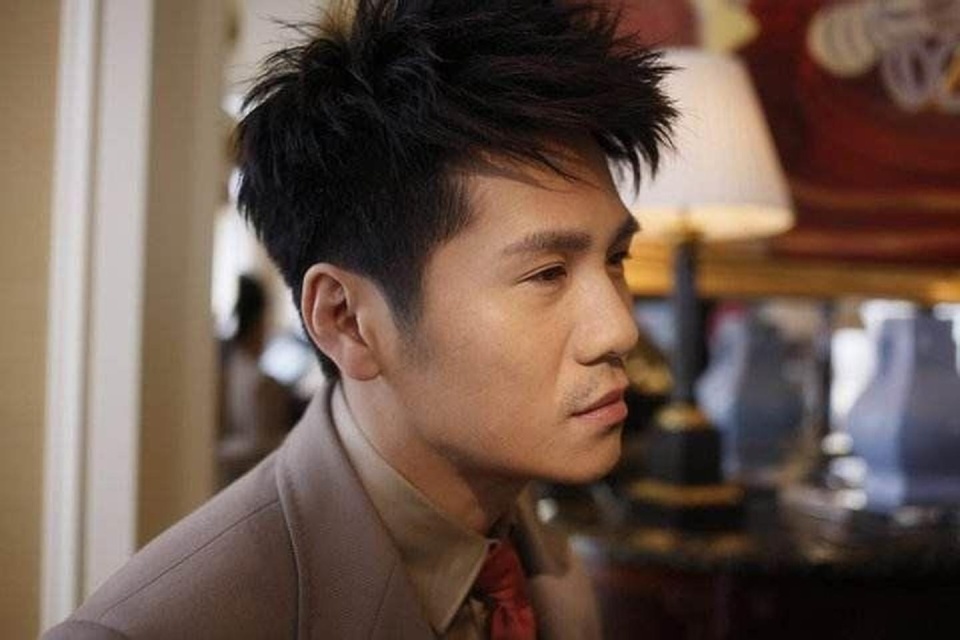 歌手曹格近况曝光,演唱会上公开征女友,曾因酗酒家暴断送婚姻