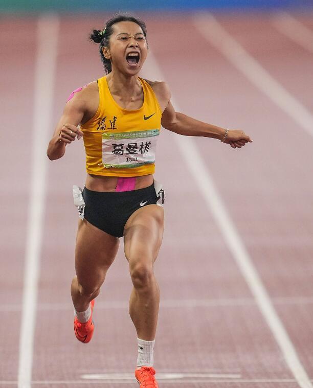 袁琦琦和冯璐璐在第二组出场.