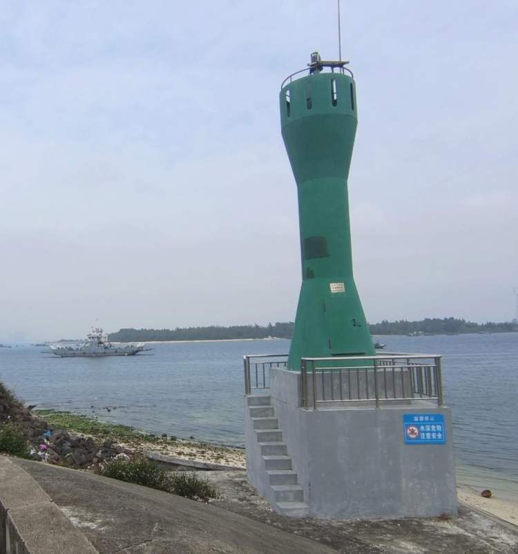 特呈島是廣東湛江市湛江灣水道中間的一座小島,特