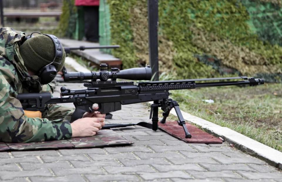 世界顶级狙击枪现身中国狙击大赛,和我们8.6毫米高精狙哪个好?