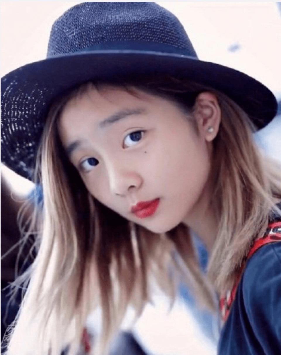 大众视野内,她也曾饱受质疑,甚至还被传出在贵族学校因负面事件被开除