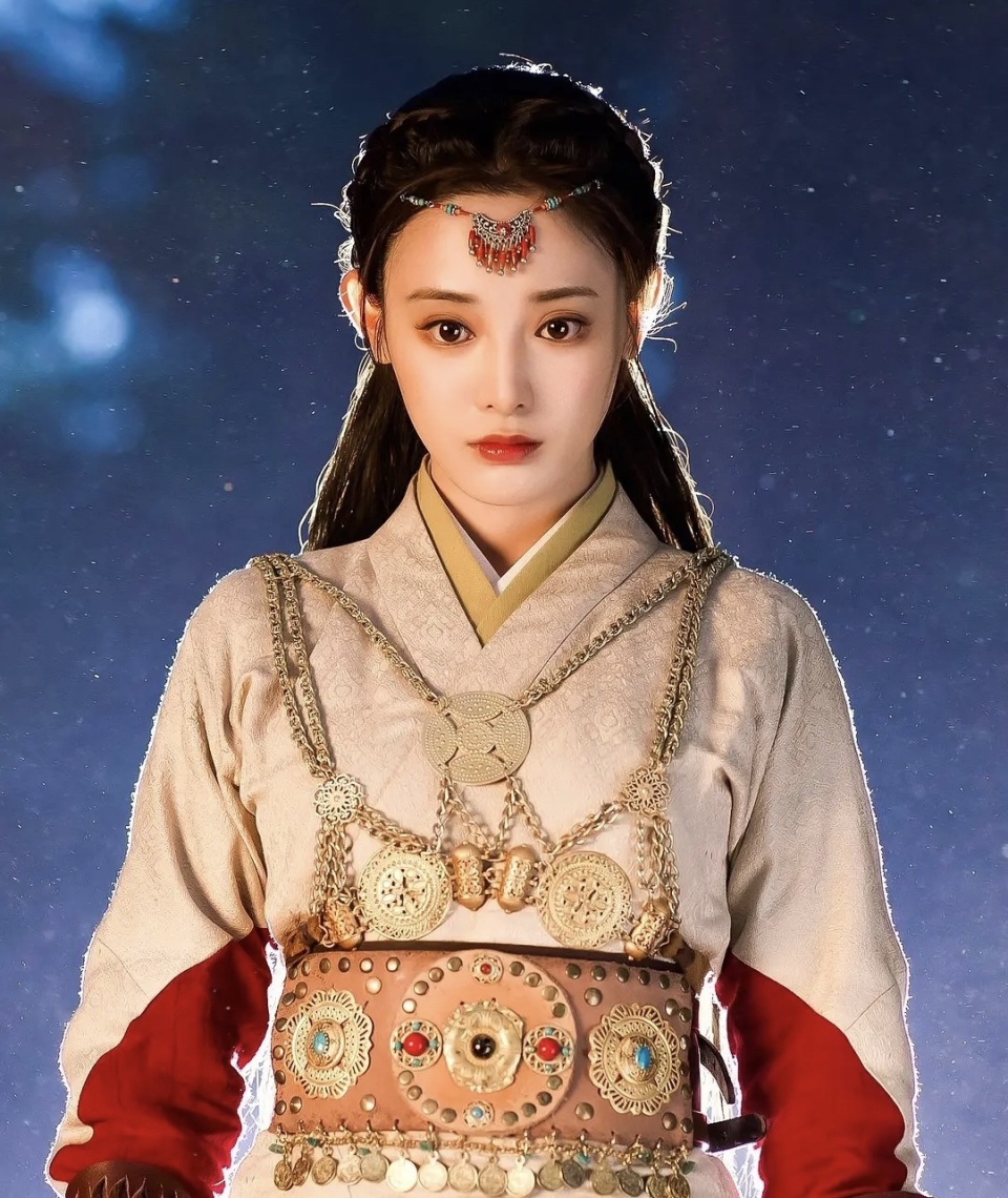 《画眉》:33岁的古偶小花彭小苒转型,脱掉古装尽显"有料"的好身材