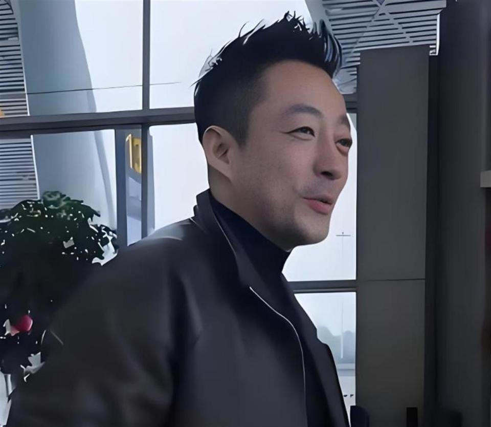 矛盾升级! 张兰回应了, 坦言有1万个儿子, 谈小菲身世, 自曝离婚内幕_腾讯新闻