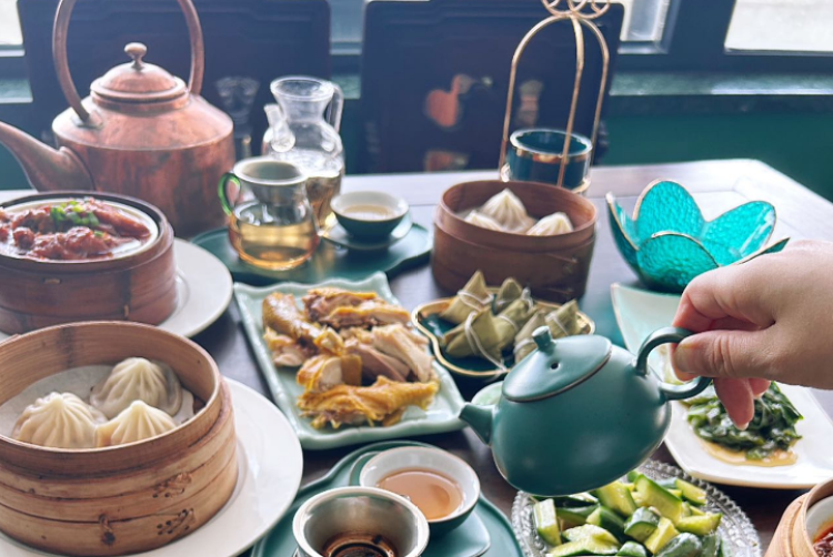 百份老菜谱重新亮相,当年杏花楼新雅这样做菜单!