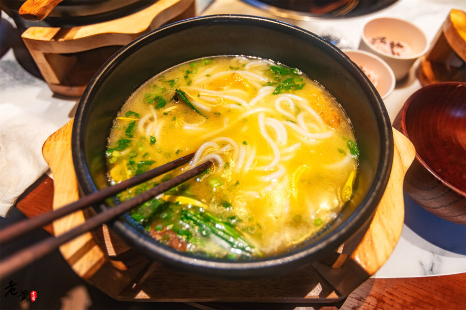 云南饕餮盛宴:细品过桥米线,感受云南美食魅力_腾讯新闻