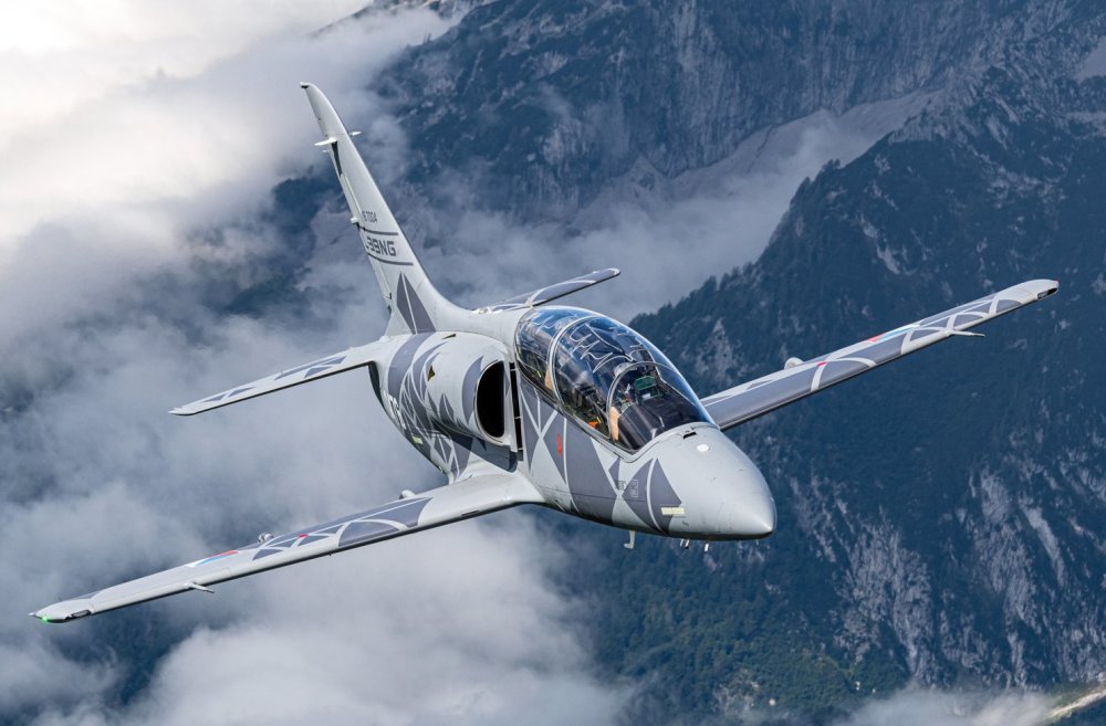 l-39ng教练机"高山形态"_腾讯新闻