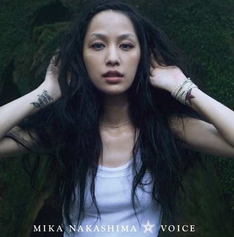 困扰着中岛美嘉,但她没有放弃不断创作,2021年7月曾与毛不易合唱《生