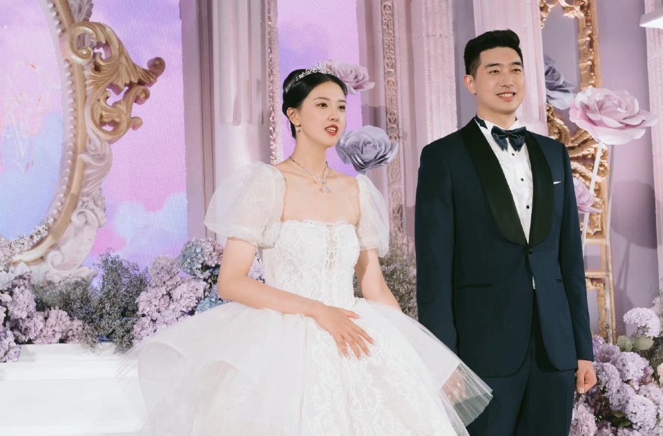 女排国手张常宁最新发声,为张伟丽决战出镜宣传,二人曾合作节目_腾讯