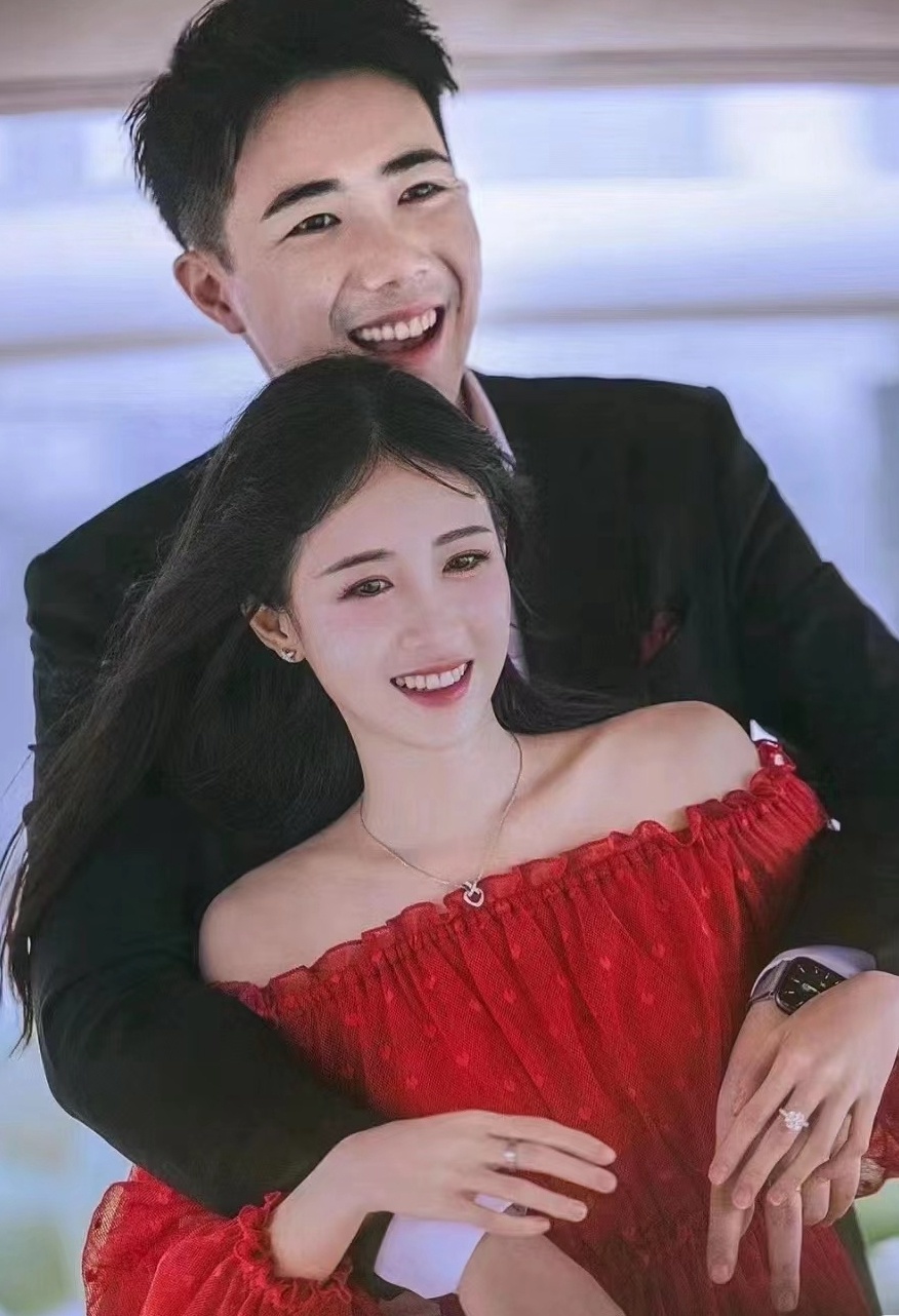 特步千金与七匹狼公子举办顶级豪门婚礼,何猷君奚梦瑶到场送祝福