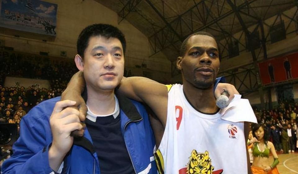 蒋丽不仅在孙军职业生涯的低谷时给予了无限的支持和鼓励,还在家庭